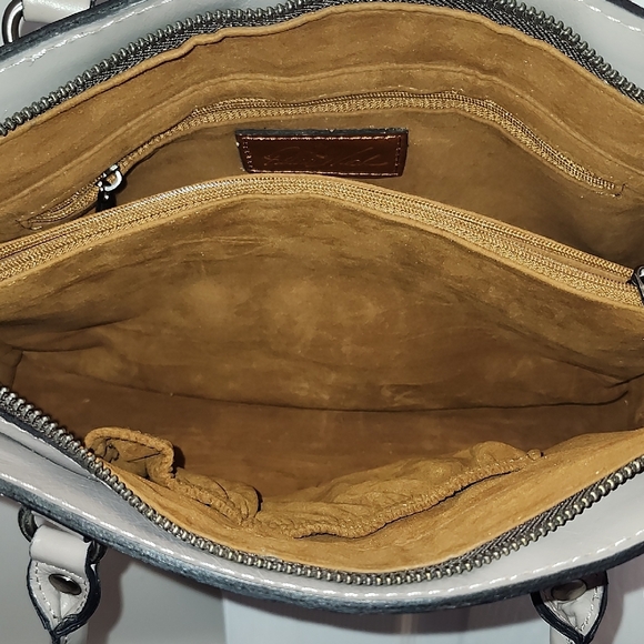 Patricia Nash Gray Shoulder Bag with Textured Leather and Adjustable Strap - Picture 14 of 14